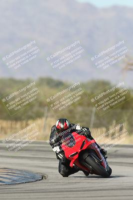 media/Dec-01-2025-Moto Forza (Mon) [[2daa91e15f]]/1-Advanced Group/Session 3 (Turn 3)/